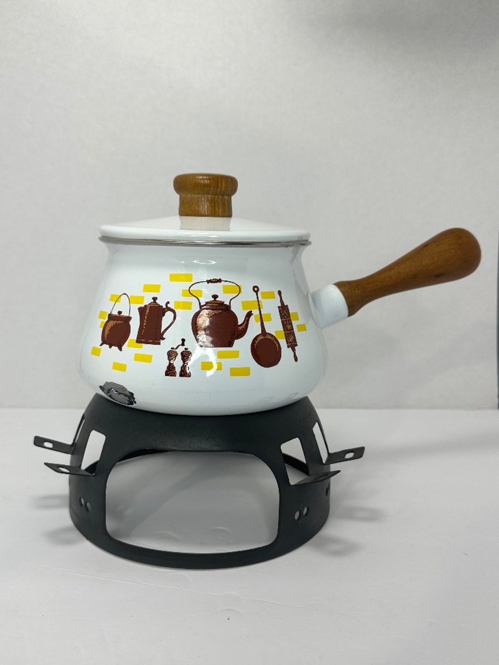 VTG Imperial La Fondue Spice of Life Enamel Fondue Pot Set Wood Handle Stand